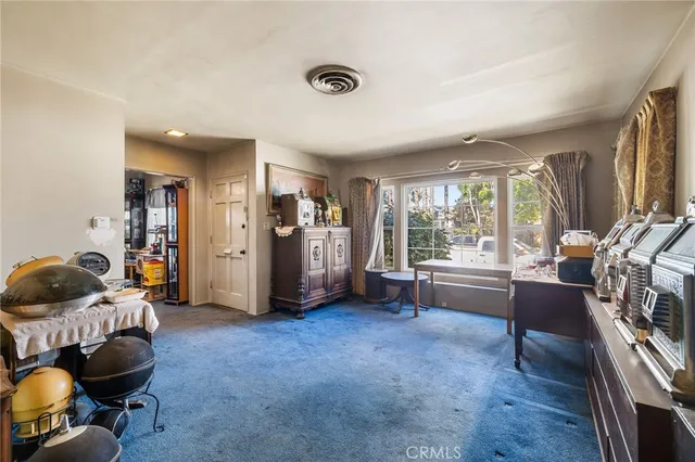 $799,999 | 17650 Welby Way, Lake Balboa, CA 91406