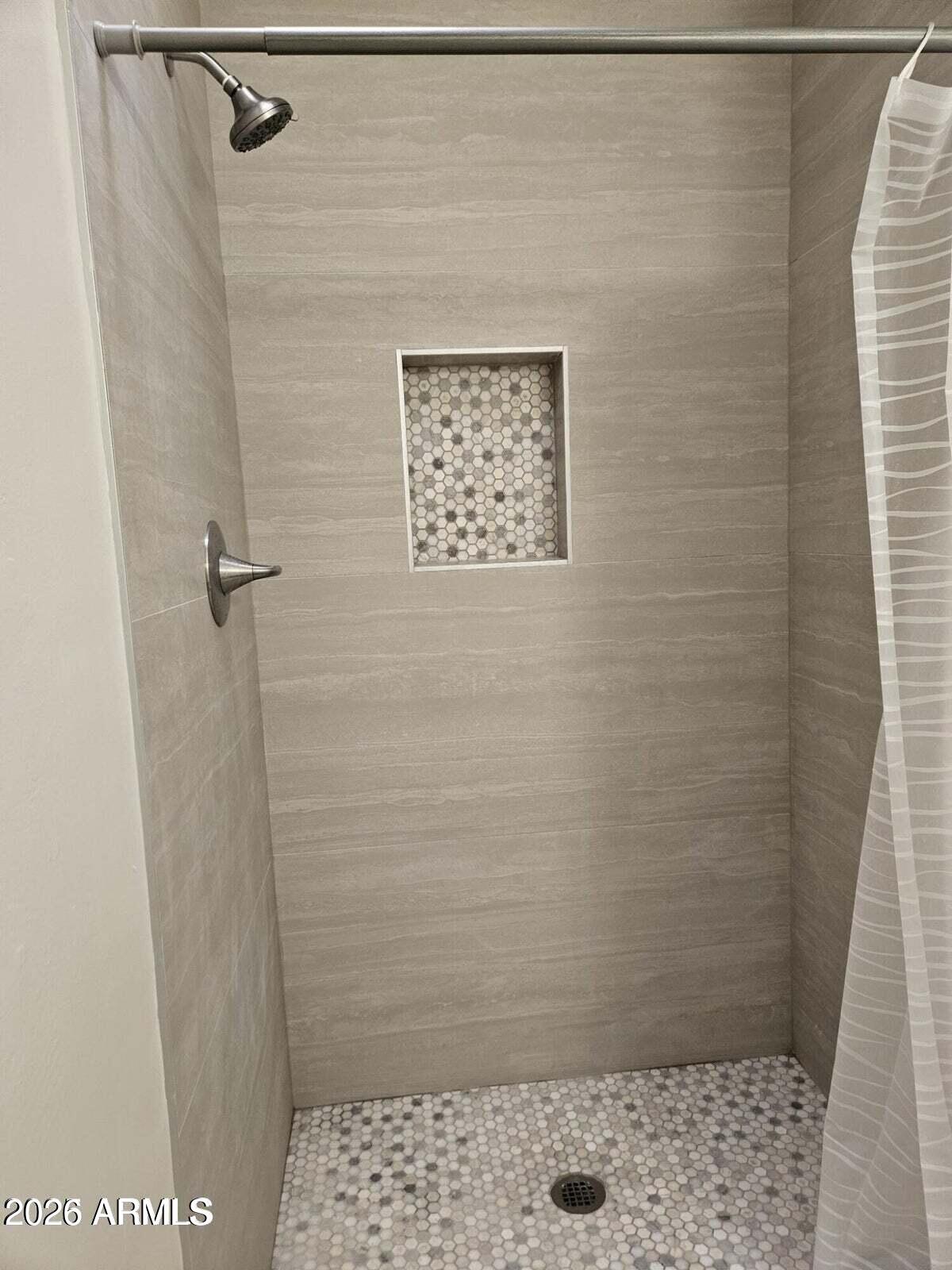 819 East Apollo Road Phoenix, AZ 85042 - Photo 6 of 11