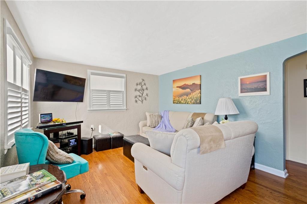 514 Greenlee Road Pittsburgh, PA 15227 - Photo 2 of 25 Gallery Image 2