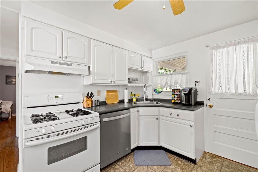 514 Greenlee Road Pittsburgh, PA 15227 - Photo 7 of 25 Gallery Image 7