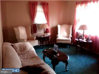 901 Clements Bridge Road Barrington, NJ 08007 - Photo 3 of 5 Living Room