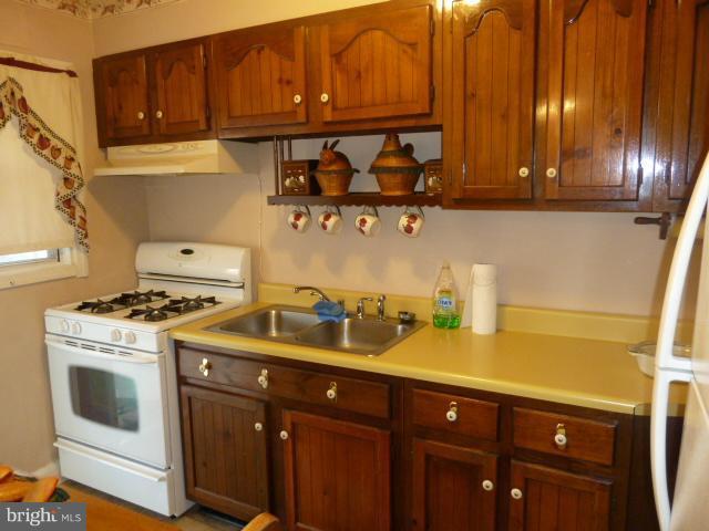 1019 Middlesex Road Essex, MD 21221 - Photo 7 of 11 Kitchen