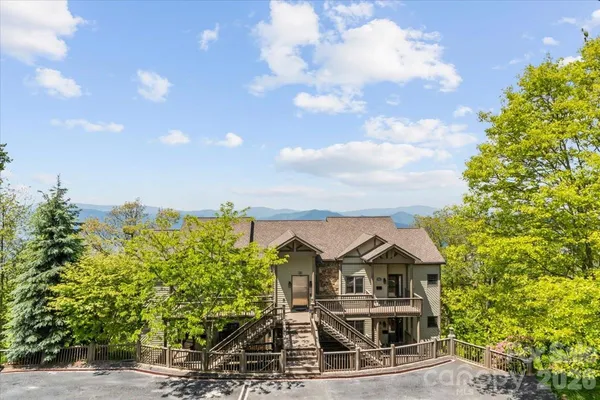 $685,000 | 30 Club Villa Court, Unit B/2, Burnsville, NC 28714