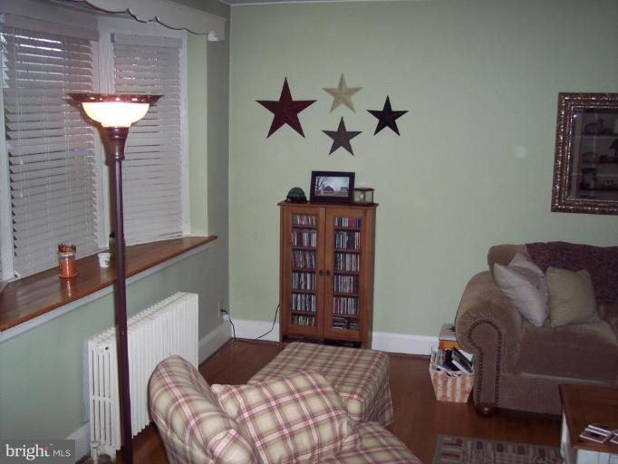 126 Malbrook Road Baltimore, MD 21229 - Photo 7 of 20 a living room with furniture and a potted plant