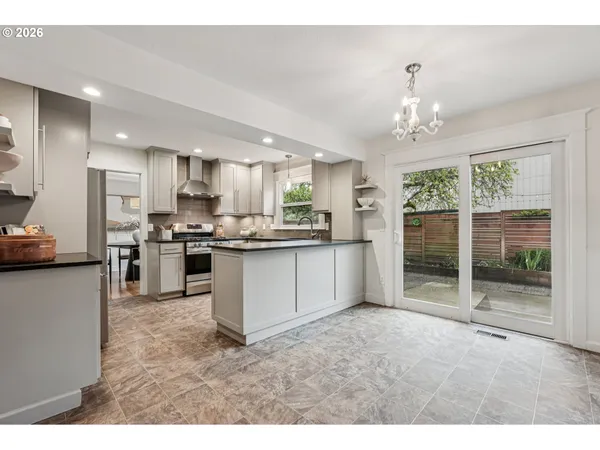 $775,000 | 7670 Southwest Danielle Avenue, Beaverton, OR 97008