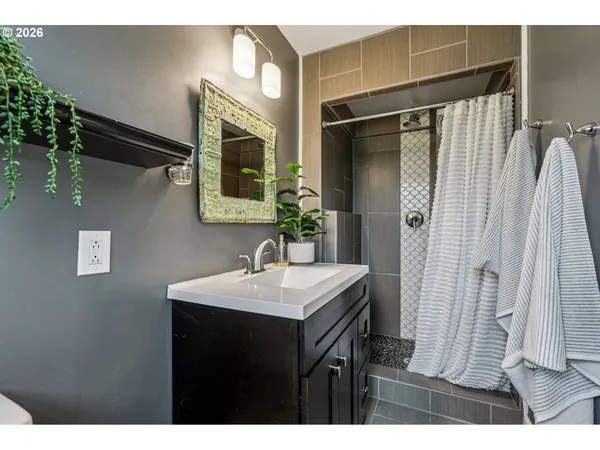 $775,000 | 7670 Southwest Danielle Avenue, Beaverton, OR 97008