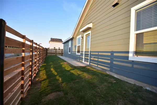 $1,799 | 343 Keefer, Kyle, TX 78640