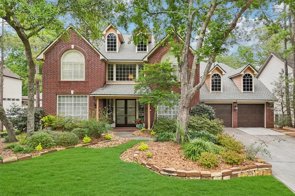 $975,000 | 18 Woodmere Place, The Woodlands, TX 77381