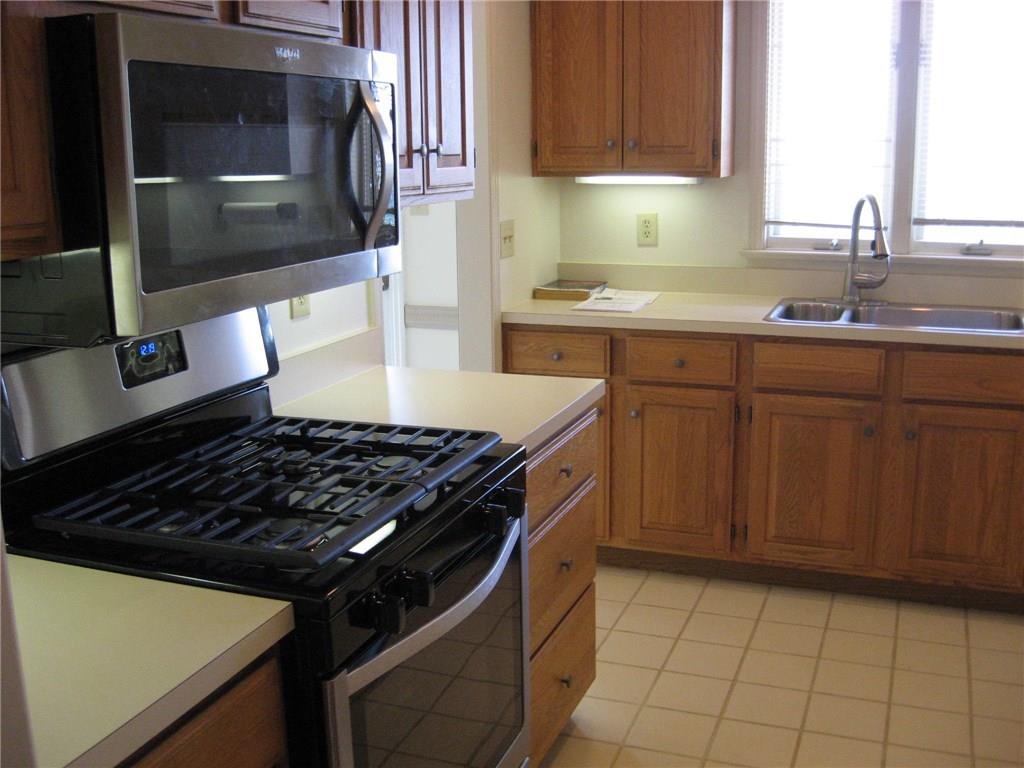 141 Shadow Ridge Drive Pittsburgh, PA 15238 - Photo 11 of 21 MICRO WAVE AND GAS STOVE