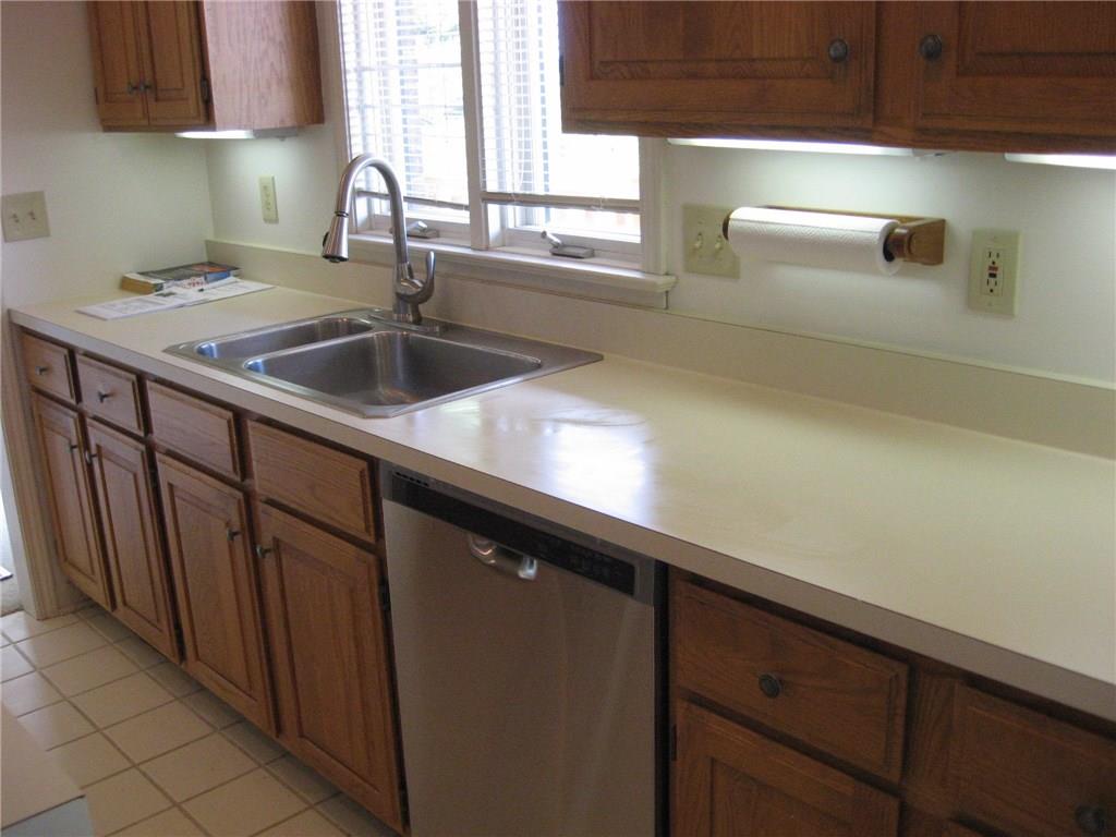 141 Shadow Ridge Drive Pittsburgh, PA 15238 - Photo 9 of 21 QUOTE FOR GRANITE COUNTERTOPS IS $3900