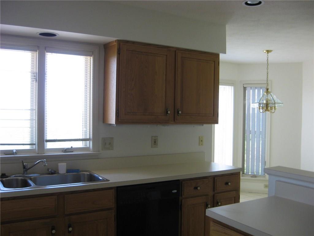 141 Shadow Ridge Drive Pittsburgh, PA 15238 - Photo 10 of 21 KITCHEN WITH EAT-IN AREA