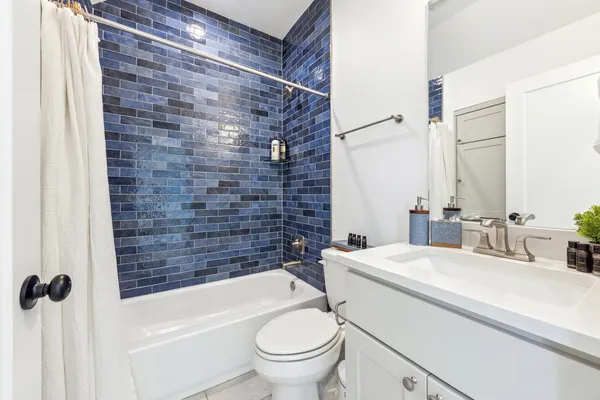 $3,200 | 1034 Grant Wood Avenue, Unit 107, Driftwood, TX 78619