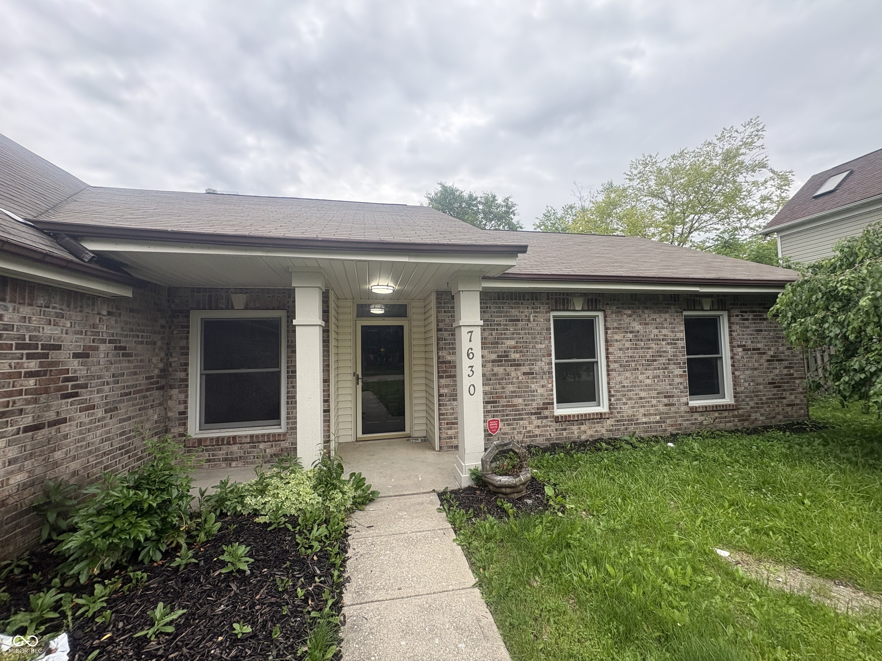 7630 Lippincott Way Indianapolis, IN 46268 - Photo 3 of 20