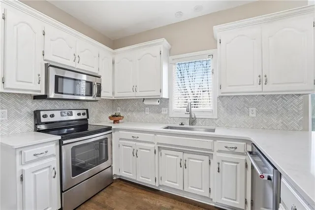 $485,000 | 5206 West 157th Place, Overland Park, KS 66224