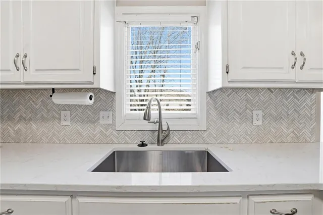 $485,000 | 5206 West 157th Place, Overland Park, KS 66224