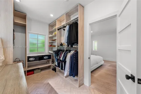 $4,695,000 | 5236 Pine Tree Drive, Miami Beach, FL 33140