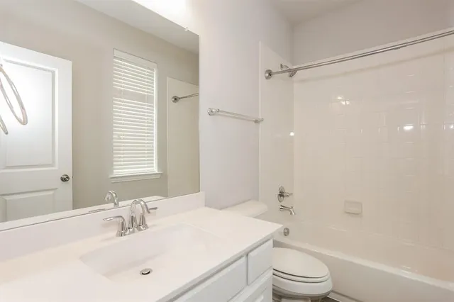 $4,099 | 120 Knight Of Realm Boulevard, The Colony, TX 75056