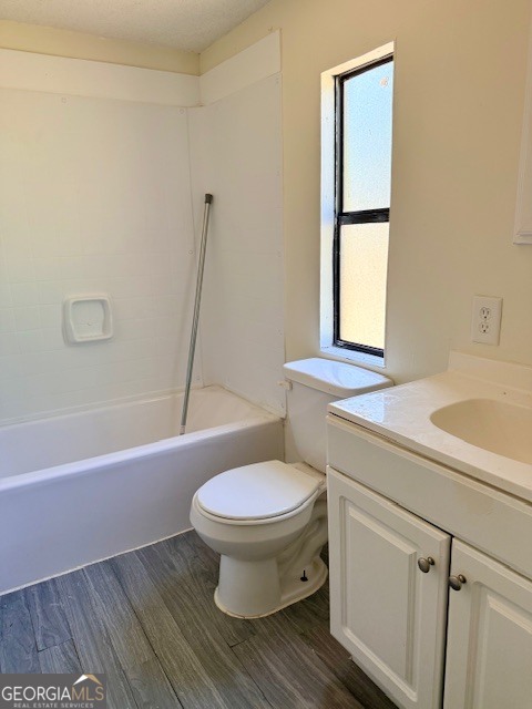 721 Ronnie Street Metter, GA 30439 - Photo 13 of 18 a bathroom with a sink toilet and bathtub