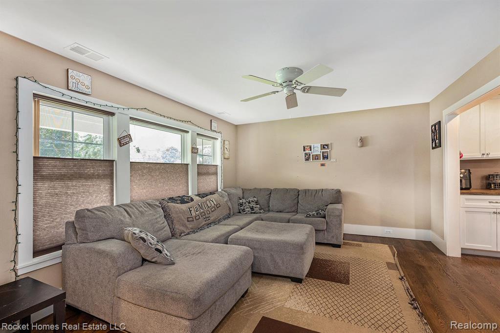 2831 Wisconsin Road Troy, MI 48083 - Photo 5 of 26