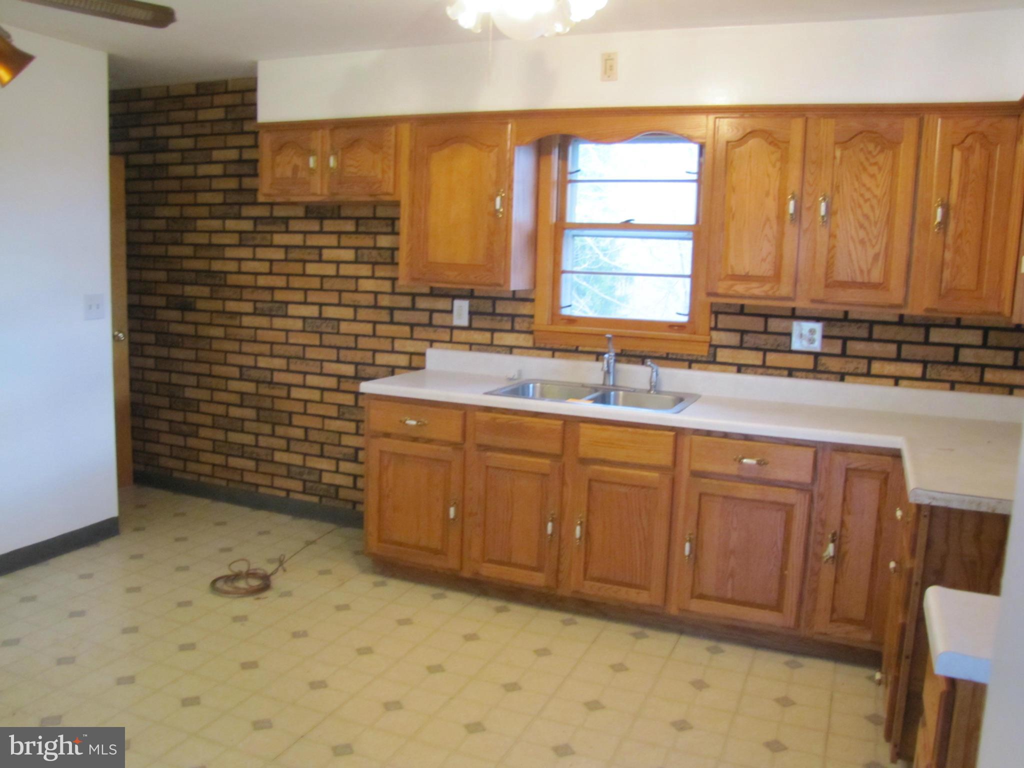 13016 Winchester Road Southwest Cumberland, MD 21502 - Photo 7 of 13 Kitchen