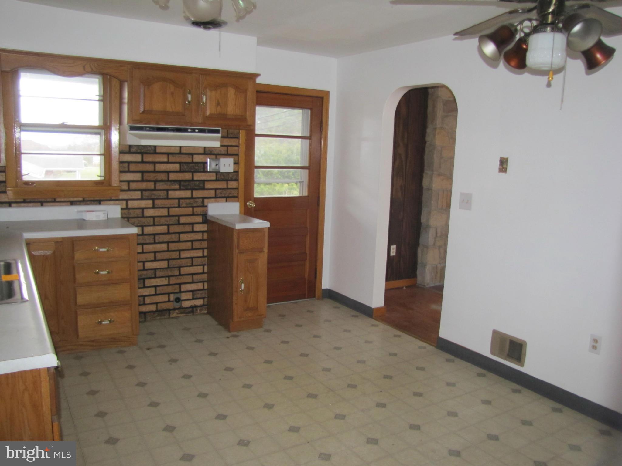 13016 Winchester Road Southwest Cumberland, MD 21502 - Photo 8 of 13 Kitchen