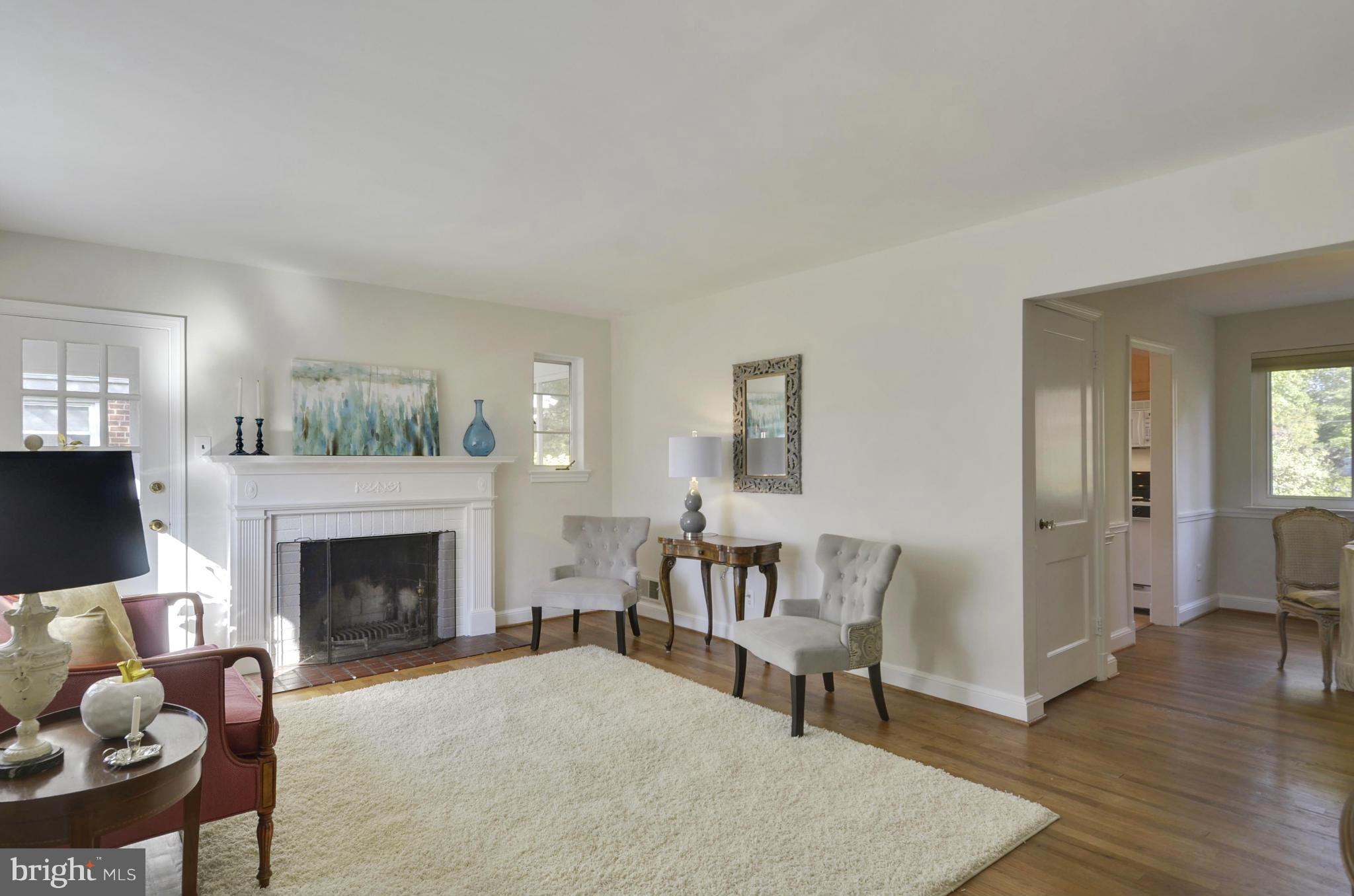 10009 Portland Place Silver Spring, MD 20901 - Photo 11 of 30 Living Room