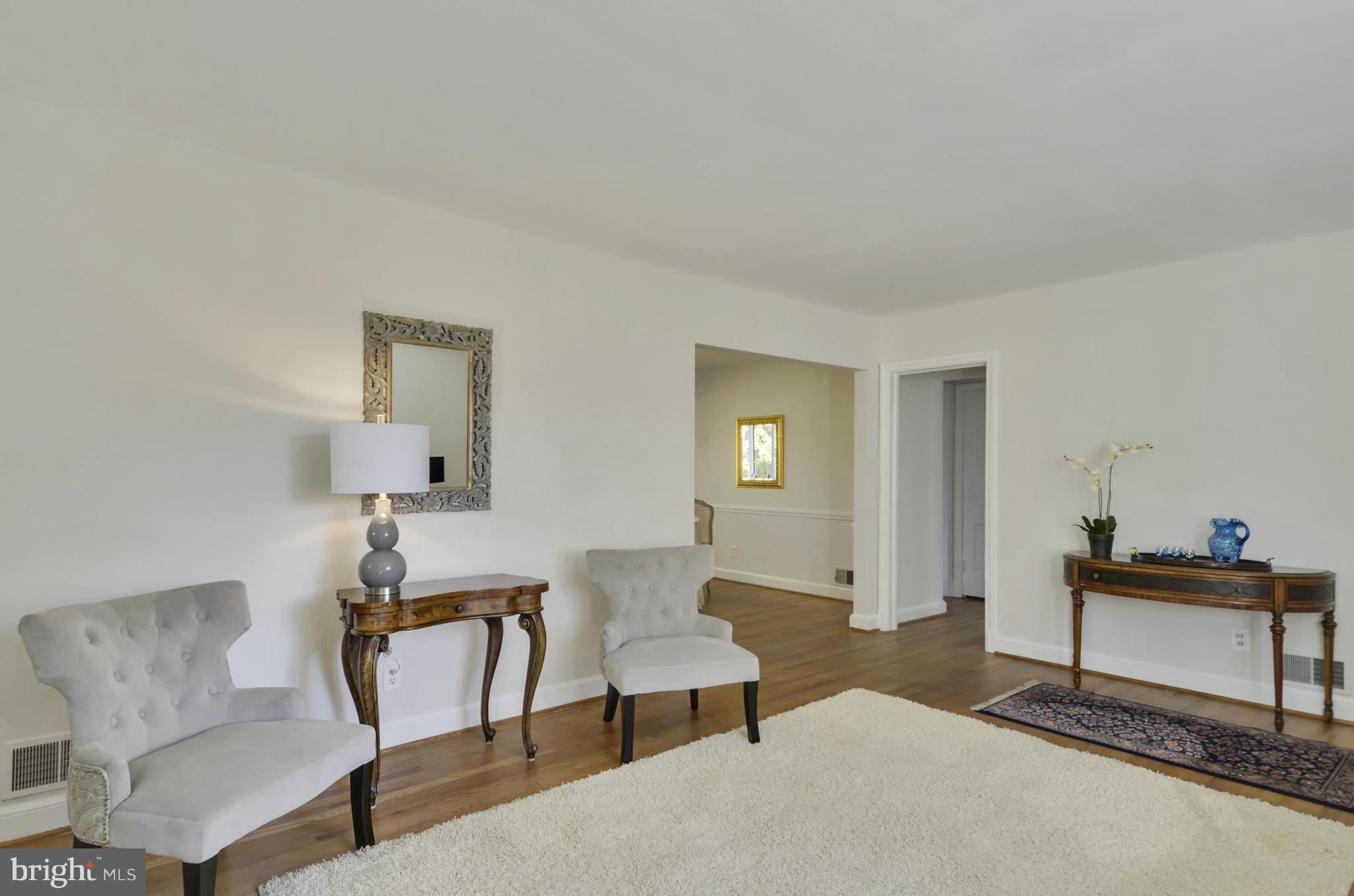 10009 Portland Place Silver Spring, MD 20901 - Photo 12 of 30 Living Room