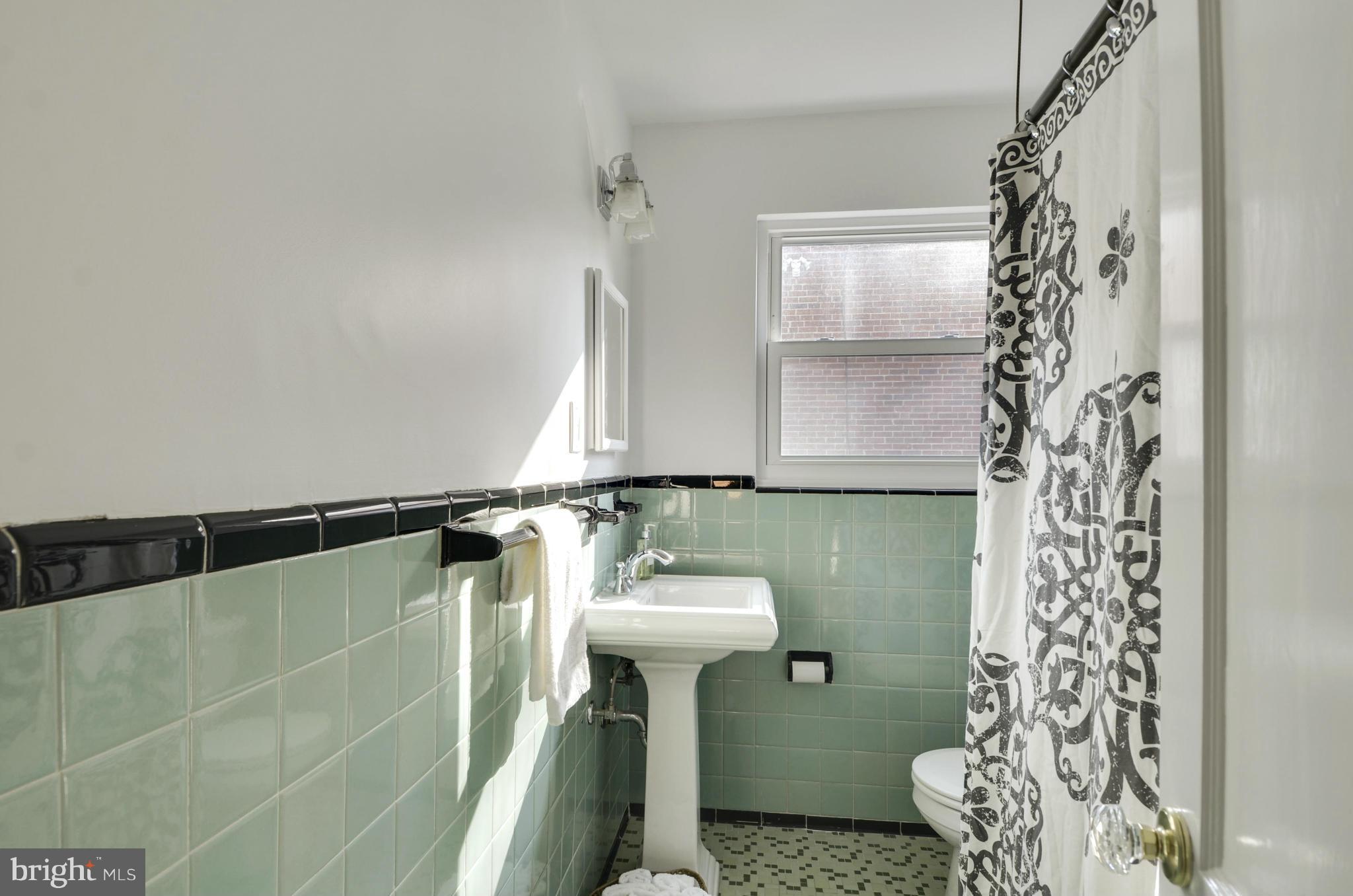 10009 Portland Place Silver Spring, MD 20901 - Photo 20 of 30 Bath