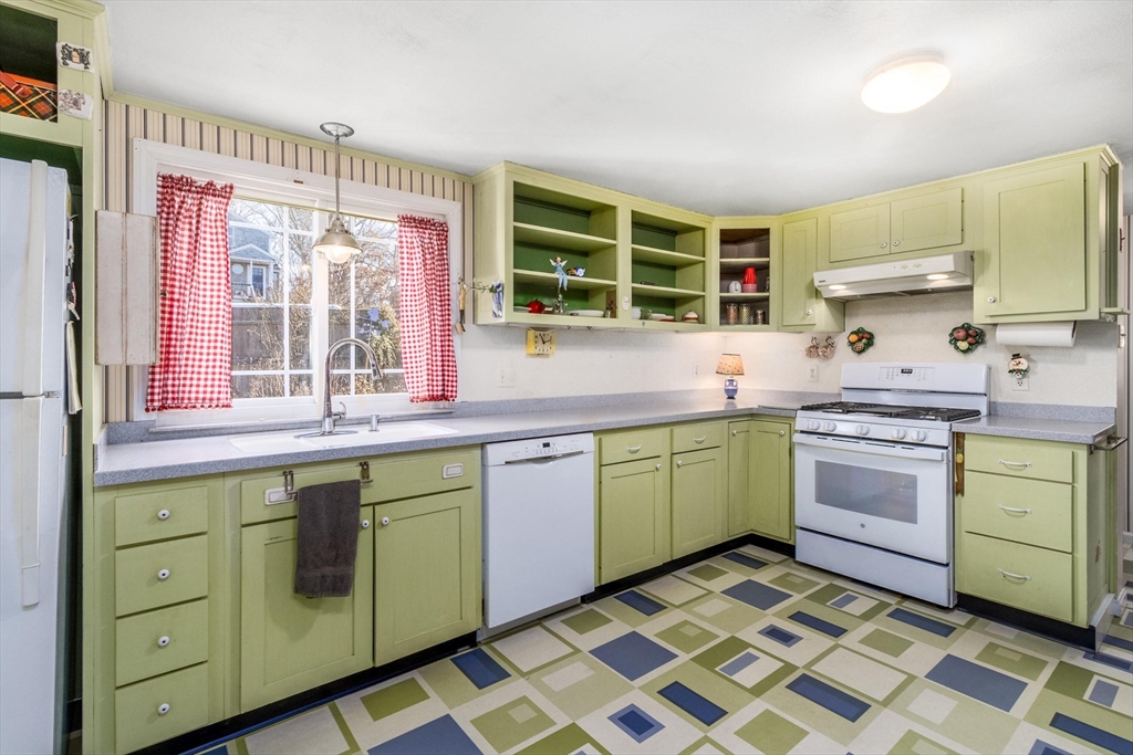 168 Ninigret Avenue Mashpee, MA 02649 - Photo 11 of 27