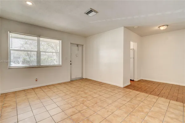 $1,650 | 856 Southwest 10th Street, Unit 2, Hallandale Beach, FL 33009