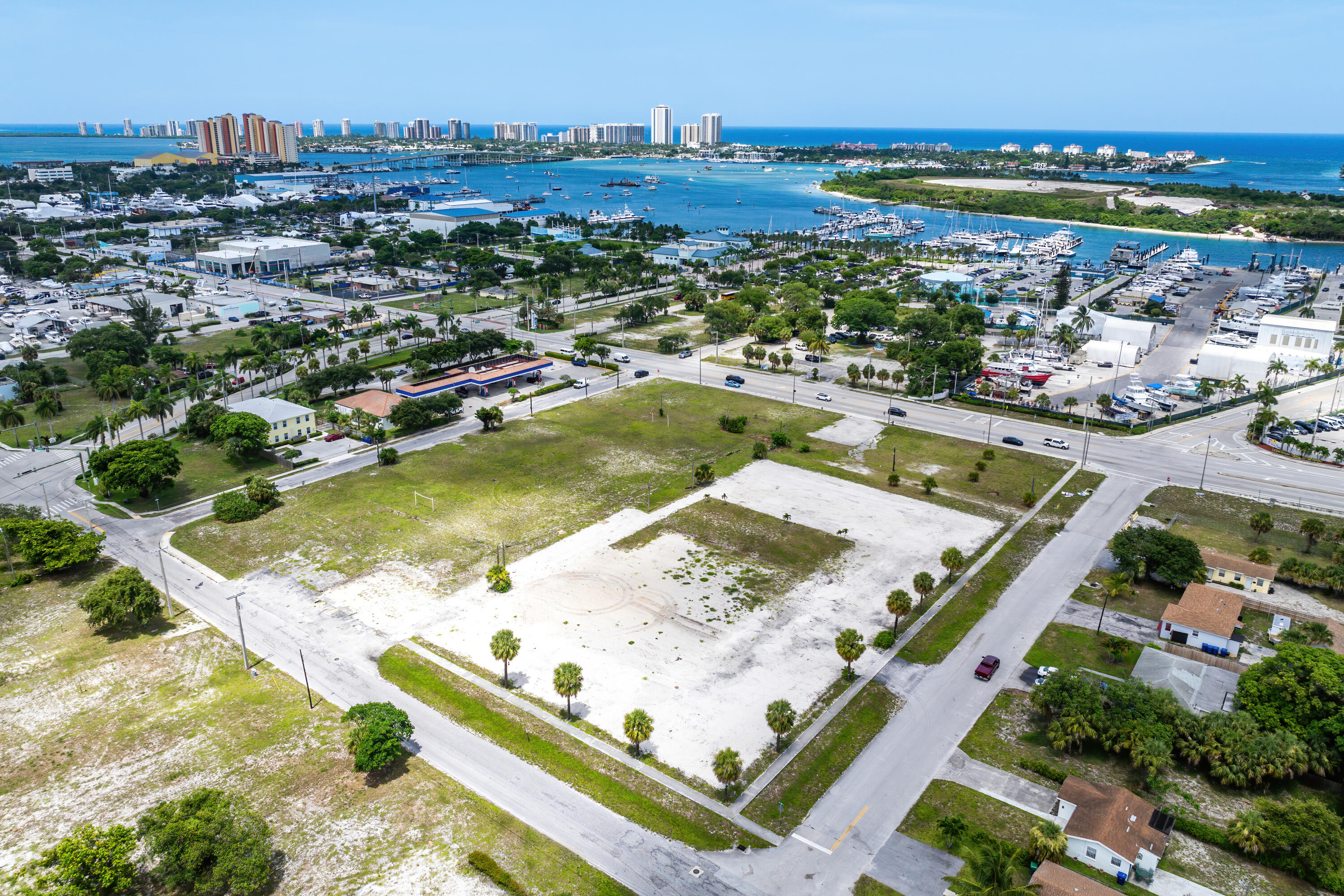 68 West 11th Street Riviera Beach, FL 33404 - Photo 4 of 11 001-68West11thStreet-WestPalmBeach-FL-33