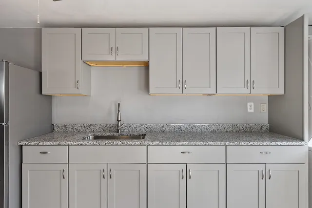 $2,200 | 6 Cherry Street, Unit B, Nashua, NH 03060