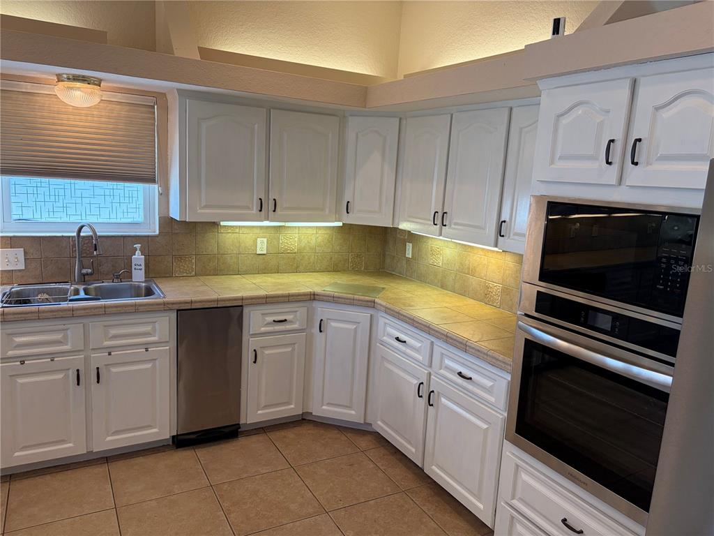 6441 Clark Street Hudson, FL 34667 - Photo 12 of 46