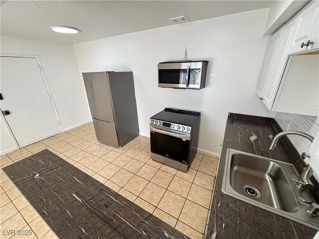 $795 | 239 West Philadelphia Avenue, Unit 6, Las Vegas, NV 89102