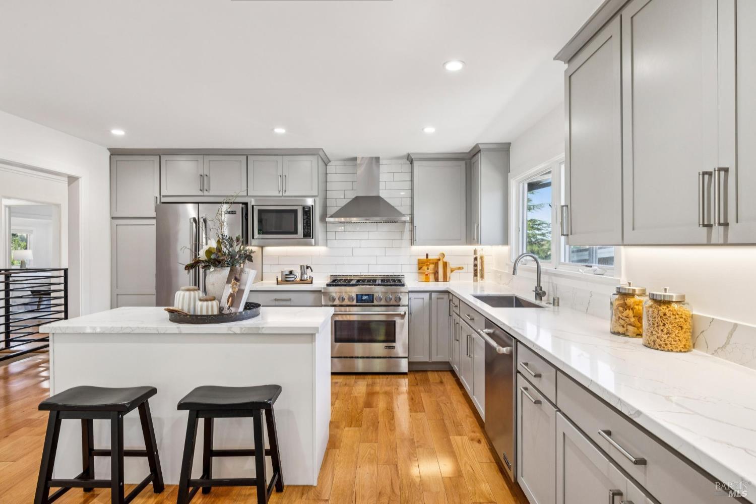 126 Ridge Road Fairfax, CA 94930 - Photo 4 of 50