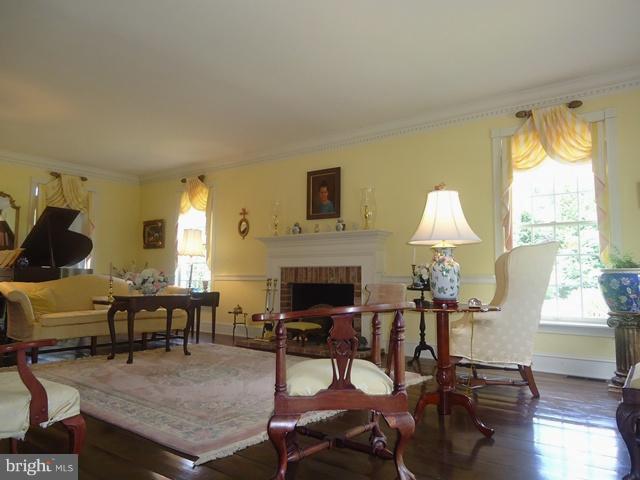 200 Cove Road Queenstown, MD 21658 - Photo 3 of 29 Living Room