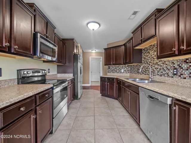 $1,850 | 140 Prelude Drive, Richlands, NC 28574