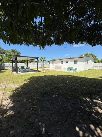 a view of a house with a big yard