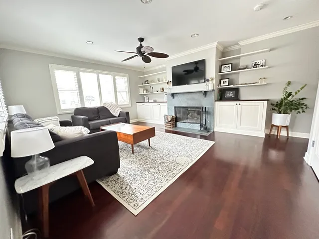 $750,000 | 953 Clay Court, Deerfield, IL 60015