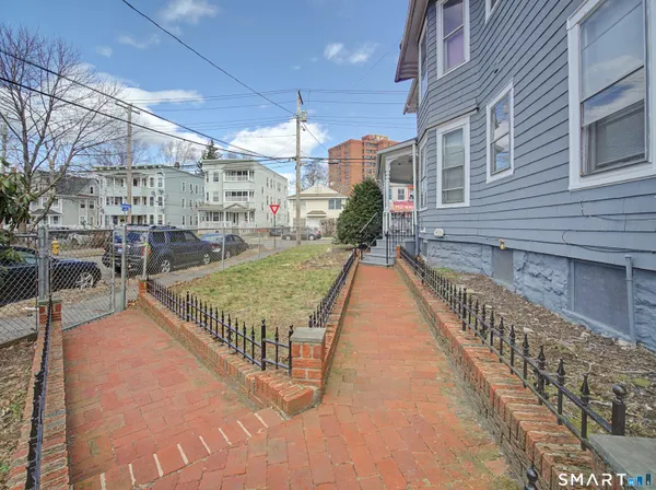 $2,950 | 373 Wood Avenue, Bridgeport, CT 06605