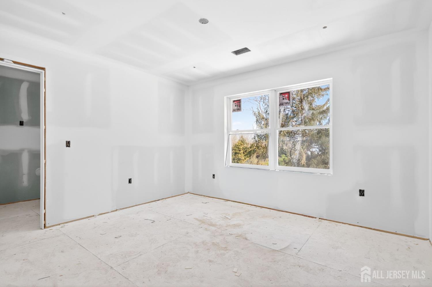 290 Fresh Ponds Road North Brunswick, NJ 08902 - Photo 28 of 44 an empty room with windows