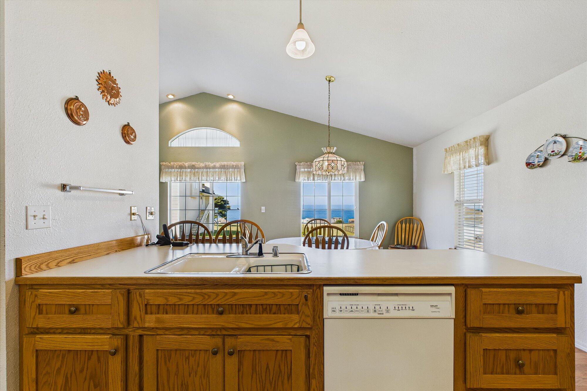 134 Sea View Road Whitethorn, CA 95589 - Photo 10 of 21