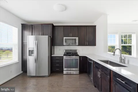$525,000 | 20650 Hope Spring Terrace, Unit 301, Ashburn, VA 20147