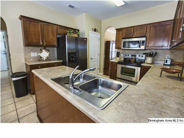 6386 Letson Farms Road Bessemer, AL 35022 - Photo 2 of 32