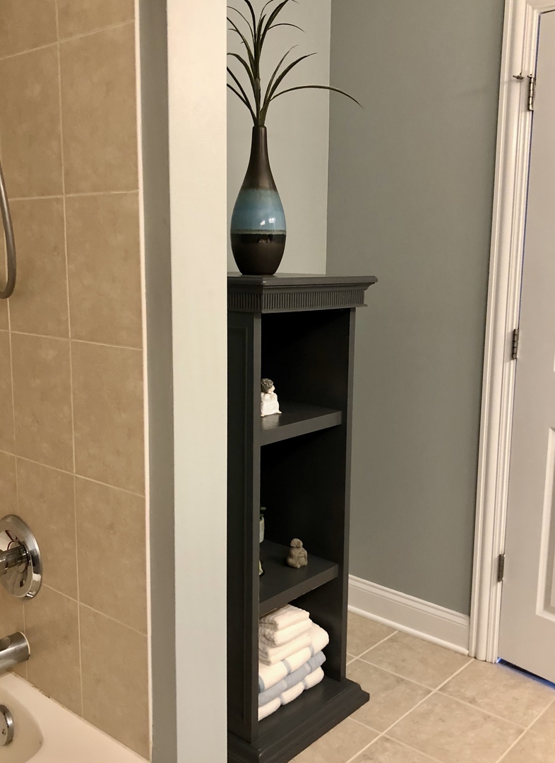 S020 Kerry Court Winfield, IL 60190 - Photo 18 of 23 a view of a bathroom
