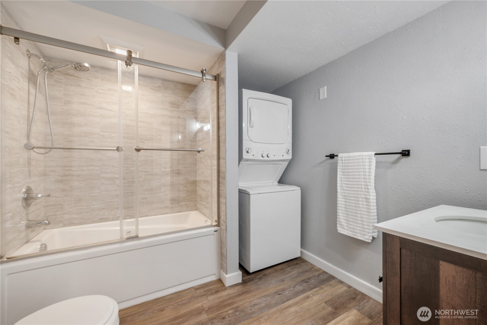 2 Country Club Drive Longview, WA 98632 - Photo 14 of 40 a bathroom with a shower and a toilet