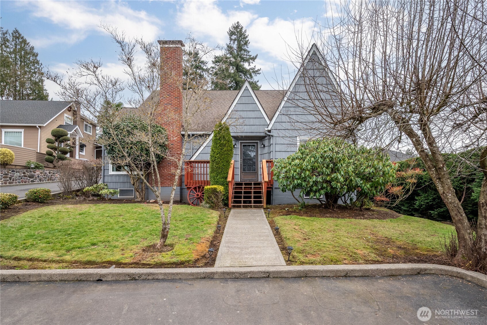 2 Country Club Drive Longview, WA 98632 - Photo 2 of 40 front view of house with a yard