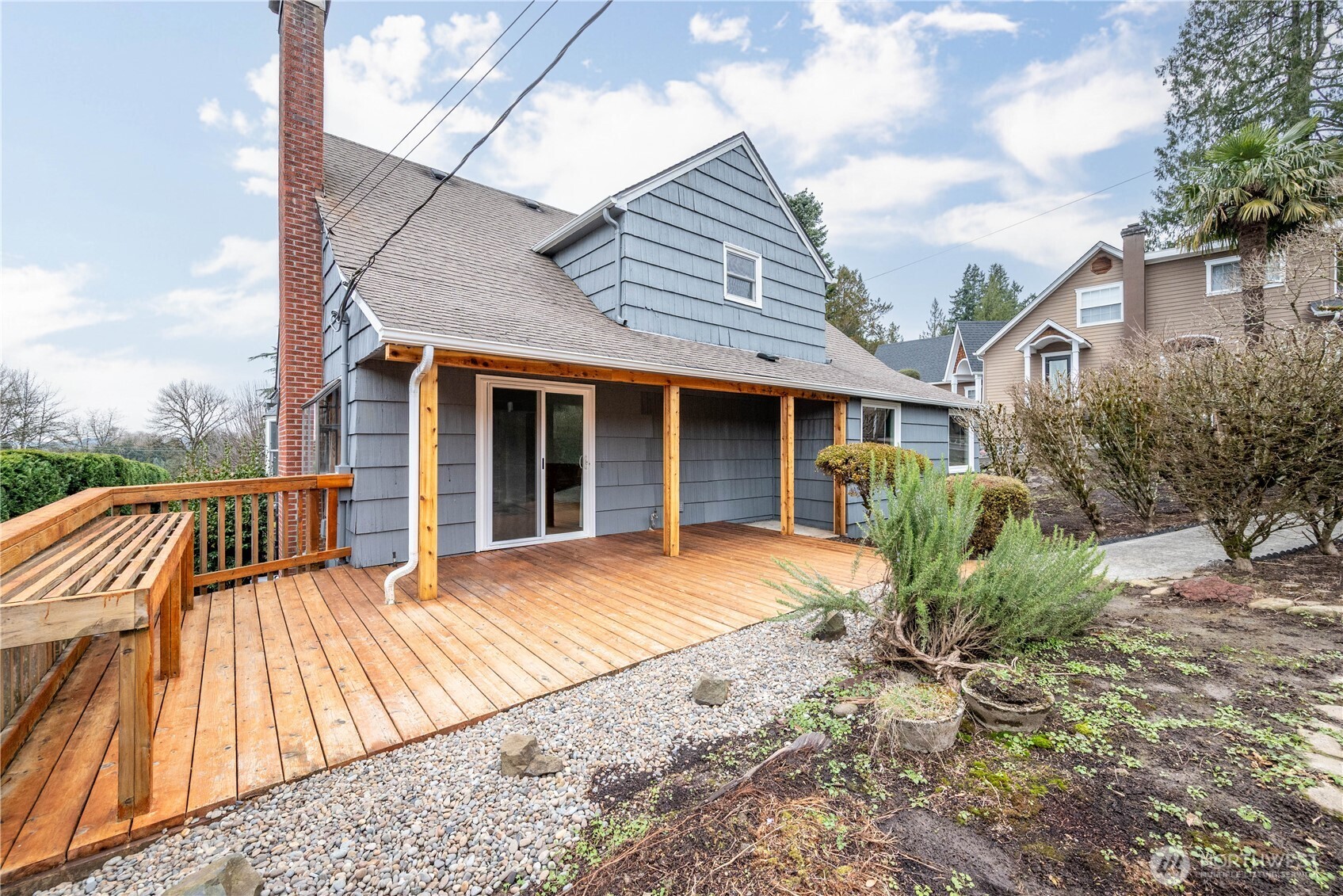 2 Country Club Drive Longview, WA 98632 - Photo 32 of 40 a house view with a seating space