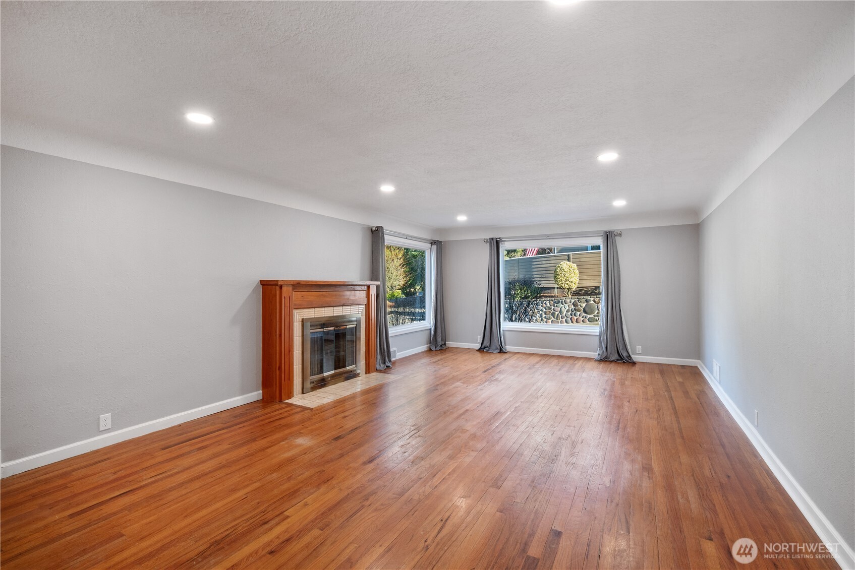 2 Country Club Drive Longview, WA 98632 - Photo 6 of 40 a view of an empty room with wooden floor fireplace and a window
