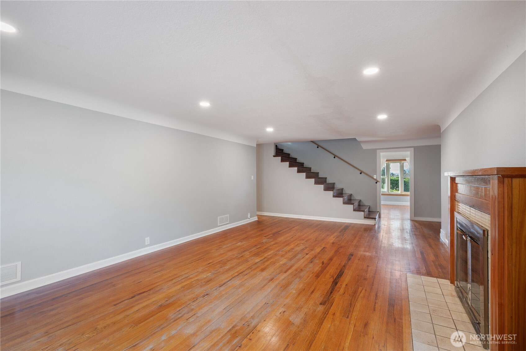 2 Country Club Drive Longview, WA 98632 - Photo 8 of 40 a view of a livingroom with wooden floor and staircase